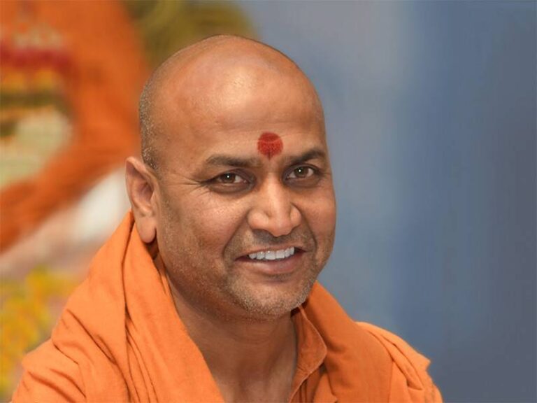 “ವಿಜಯಪುರ: ಬಸವನಬಾಗೇವಾಡಿಯಲ್ಲಿ ಕನ್ನೇರಿ ಶ್ರೀಗಳ ಬೃಹತ್ ಸ್ವಾಗತ; ಸಚಿವ ಎಂ.ಬಿ. ಪಾಟೀಲ್ ವಿರುದ್ಧ ಸಮರ ಸಾರಿದ ಸ್ವಾಮೀಜಿ”