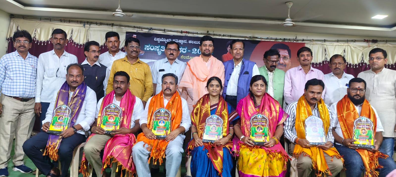 ಕಲಬುರಗಿಯಲ್ಲಿ “ಸಂಸ್ಕೃತಿ ಸಡಗರ-2026” ವೈಭವ: ಸಾಧಕರಿಗೆ ‘ಸೇವಾ ಶ್ರೀ’ ಪ್ರಶಸ್ತಿ ಪ್ರದಾನ, ಮೈಮನ ಸೆಳೆದ ನೆಲದೊಲವಿನ ಝೇಂಕಾರ!