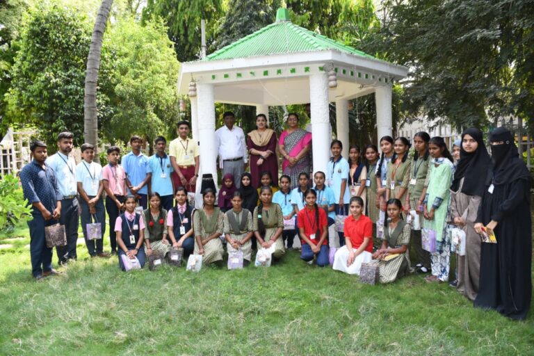 ಕಲಬುರಗಿ ಜಿಲ್ಲಾಧಿಕಾರಿ ನಿವಾಸದಲ್ಲಿ ಮಕ್ಕಳ ಕಲರವ: ಎಸ್.ಎಸ್.ಎಲ್.ಸಿ ವಿದ್ಯಾರ್ಥಿಗಳಿಗೆ ‘ಸಕ್ಸಸ್ ಮಂತ್ರ’ ಹೇಳಿಕೊಟ್ಟ ಬಿ. ಫೌಜಿಯಾ ತರನ್ನಮ್!