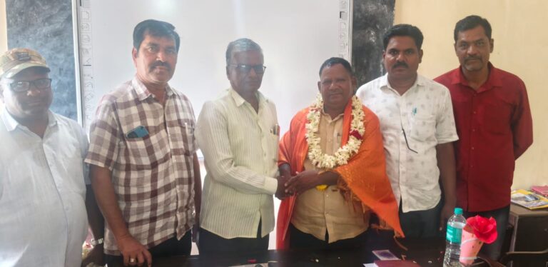 ಚಿಂಚೋಳಿ ತಾಲೂಕಿನ ನೂತನ ಕ್ಷೇತ್ರ ಶಿಕ್ಷಣ ಅಧಿಕಾರಿ ಆಗಿ ಜವಾಬ್ದಾರಿ ವಹಿಸಿಕೊಂಡಿರುವ ದೇವೀಂದ್ರಪ್ಪ ಹೊಳ್ಕರ್