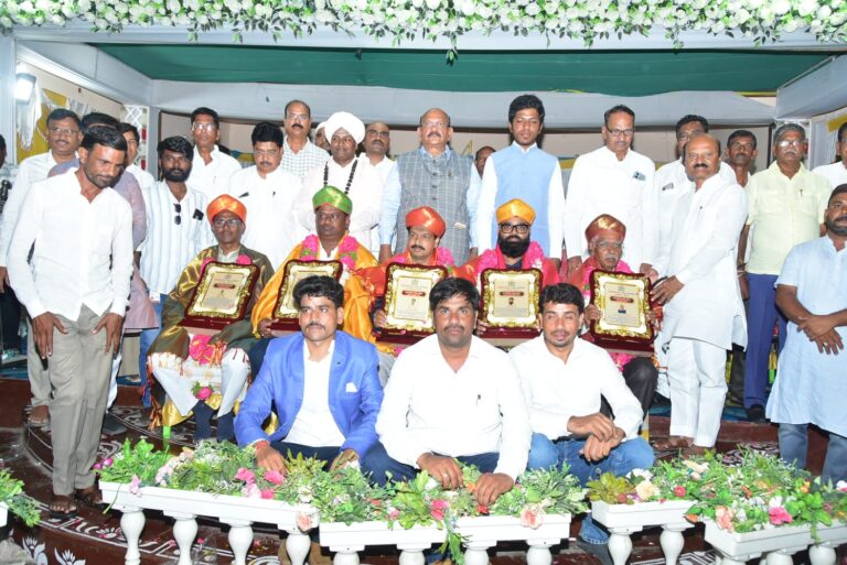 ಸುಲೇಪೇಟ್‌ನಲ್ಲಿ ಅದ್ಧೂರಿ ಪತ್ರಿಕಾ ದಿನಾಚರಣೆ: ಐವರು ಸಾಧಕರಿಗೆ ಪ್ರತಿಷ್ಠಿತ ‘ಸುಲೇಪೇಟ್ ರತ್ನ’ ಪ್ರಶಸ್ತಿ ಪ್ರದಾನ |