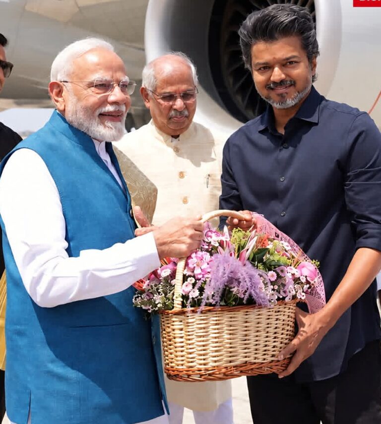 ತಮಿಳುನಾಡಿಗೆ ಪ್ರಧಾನಿ ಮೋದಿ ಭೇಟಿ: ವಿಮಾನ ನಿಲ್ದಾಣದಲ್ಲಿ ಆತ್ಮೀಯವಾಗಿ ಬರಮಾಡಿಕೊಂಡ ಸಿಎಂ ಸಿ. ಜೋಸೆಫ್ ವಿಜಯ್; ₹13,000 ಕೋಟಿ ಮೊತ್ತದ ಯೋಜನೆಗಳಿಗೆ ಚಾಲನೆ!